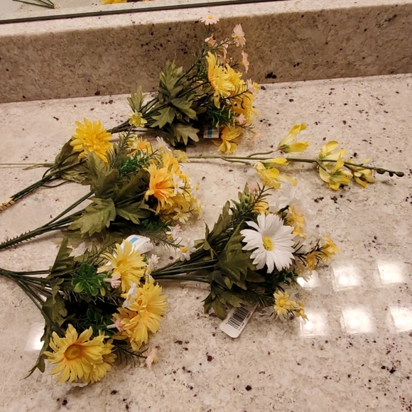 NWT ASSORTED YELLOW FAUX FLORAL - Picture 2 of 4